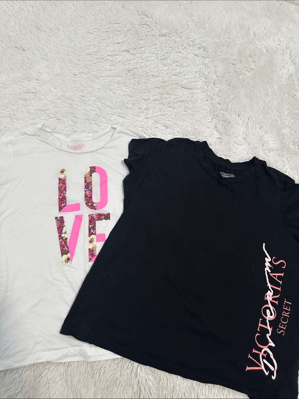 🦆 Bundle of 2 Victoria’s Secret T-Shirts